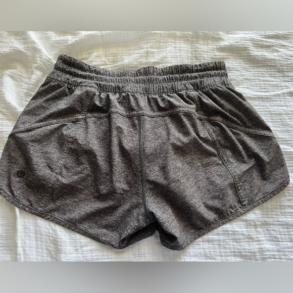Lululemon Tracker Low-Rise Lined Short 4" size 8 - Picture 2 of 5